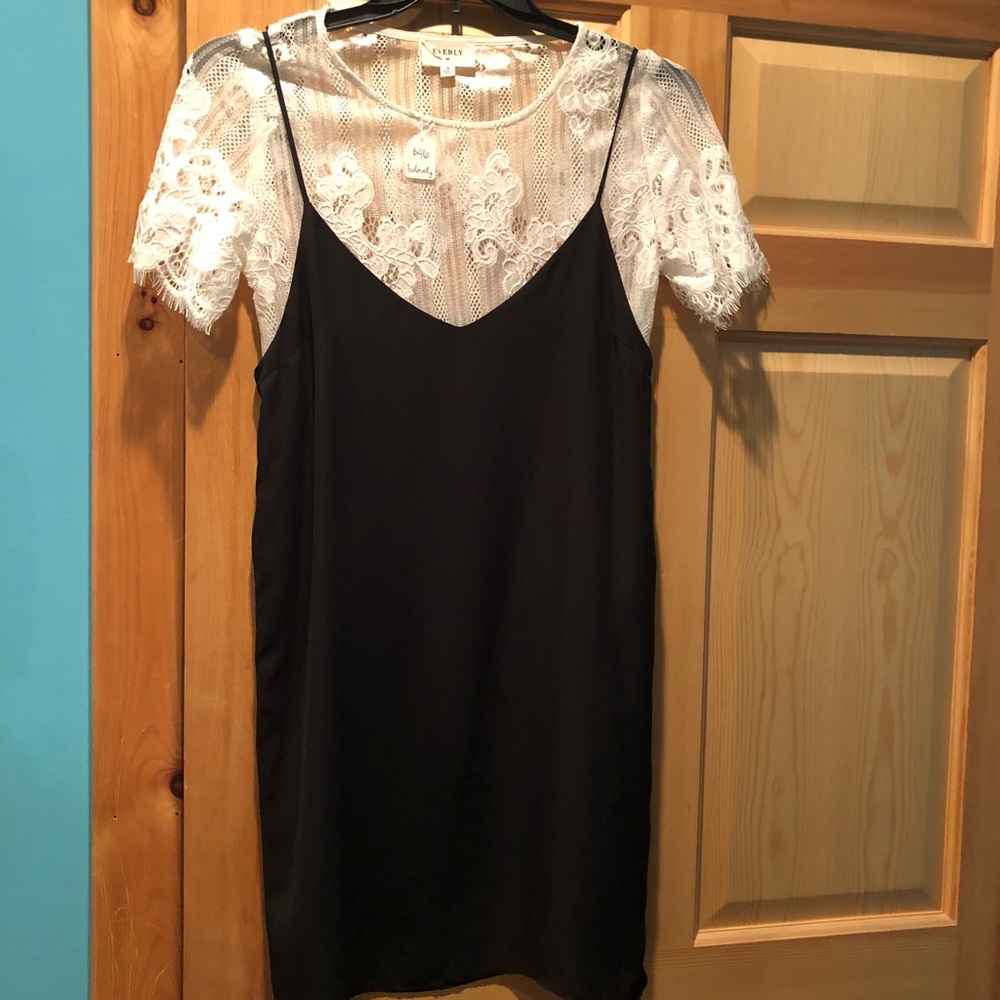 2.4.1 NWT Everly Layered lace/ slip dress!